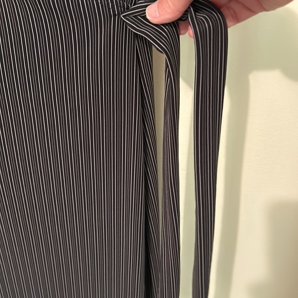 B.Moss Dress Women’s MEDIUM Black & White Wrap Front W/Tie Sleeveless - Picture 4 of 9